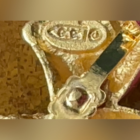 Vintage EUC Robyn Rush Christmas angel pin with movable dangling bell - Picture 7 of 7